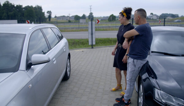 Klasyczny Mercedes i pomoc dla siostry
